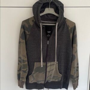 Urban Outfitters Men's Zip-Up Camouflage Sweater - Black and Green